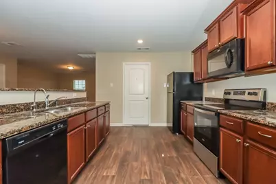 8015 Distant Harbor Road, Cove, TX 77523 - Photo 6