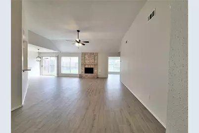 11410 Sunny Creek Drive, Houston, TX 77066 - Photo 2