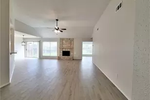 11410 Sunny Creek Dr, Houston, TX 77066 - Photo 2