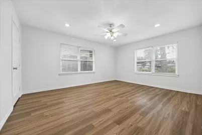 4702 Holly Street, Bellaire, TX 77401 - Photo 4