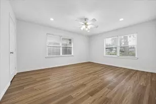 4702 Holly St, Bellaire, TX 77401 - Photo 4