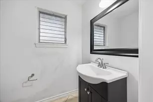 4702 Holly St, Bellaire, TX 77401 - Photo 8