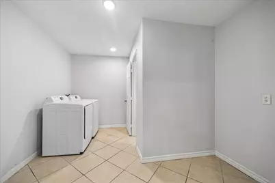 4702 Holly Street, Bellaire, TX 77401 - Photo 14