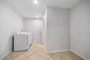 4702 Holly St, Bellaire, TX 77401 - Photo 14