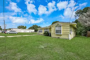 1909 Brooks Ave, Rosenberg, TX 77471 - Photo 4