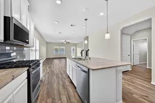 927 Cloverdale Dr, Rosharon, TX 77583 - Photo 8