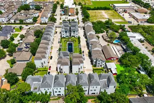 11119 Savannah Oaks Ln, Houston, TX 77043 - Photo 2