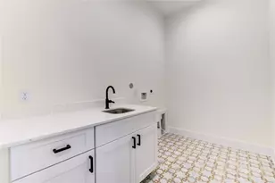 6131 Pacific Frst Dr, Houston, TX 77091 - Photo 30