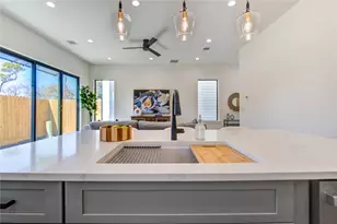 6131 Pacific Frst Dr, Houston, TX 77091 - Photo 18