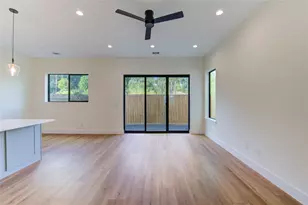 6131 Pacific Frst Dr, Houston, TX 77091 - Photo 14