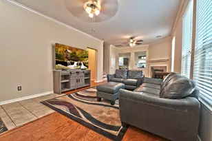 8050 Montague Manor Ln, Houston, TX 77072 - Photo 2