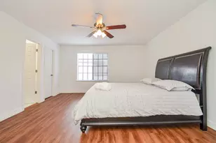 9850 Pagewood Ln, Houston, TX 77042 - Photo 26