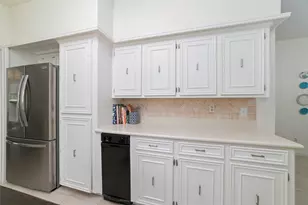 2 Noontide Cir, The Woodlands, TX 77380 - Photo 10