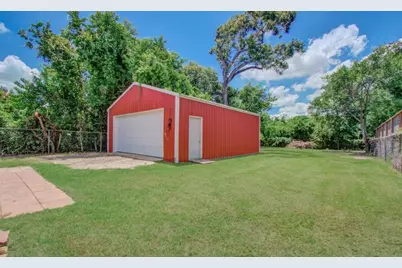 1007 San Jacinto Street, Highlands, TX 77562 - Photo 12