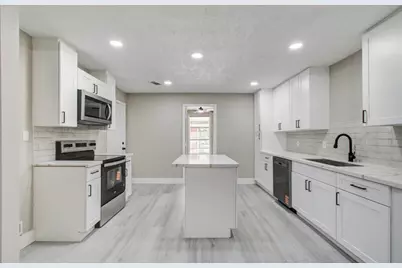 1007 San Jacinto Street, Highlands, TX 77562 - Photo 2