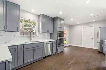 903 Crossroads Drive, Houston, TX 77079 - Photo 18