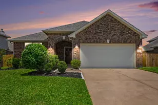 135 Rio Grande Dr, Baytown, TX 77523 - Photo 2