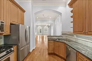 119 Dennis St, Houston, TX 77006 - Photo 8