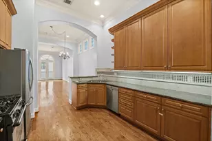119 Dennis St, Houston, TX 77006 - Photo 8