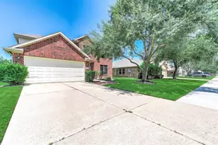 2032 Creek Shore Ln, Pearland, TX 77581 - Photo 2