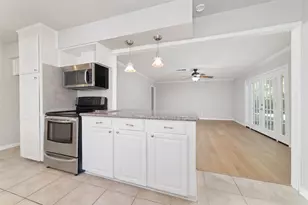 11426 Endicott Ln, Houston, TX 77035 - Photo 14