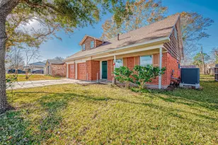 1612 2nd St, League City, TX 77573 - Photo 4