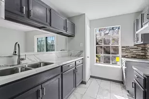 8754 Guinevere St, Houston, TX 77029 - Photo 8