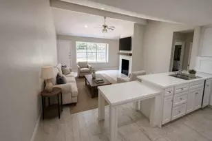 10422 Cedar Towne Ln, Sugar Land, TX 77498 - Photo 2