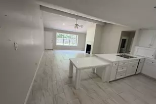 10422 Cedar Towne Ln, Sugar Land, TX 77498 - Photo 4