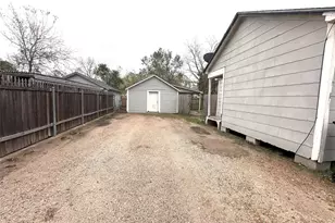 502 E Church St, El Campo, TX 77437 - Photo 14