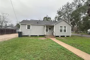 502 E Church St, El Campo, TX 77437 - Photo 2