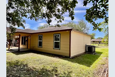 821 W 15th Street, Port Arthur, TX 77640 - Photo 2