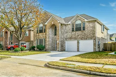 815 Robins Way, Stafford, TX 77477 - Photo 2