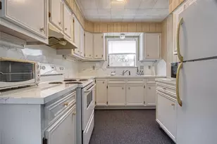 118 4th St, Dickinson, TX 77539 - Photo 8