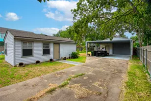 118 4th St, Dickinson, TX 77539 - Photo 4