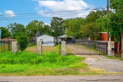 118 4th Street, Dickinson, TX 77539 - Photo 2