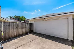 6615 Vera Jean Dr, Houston, TX 77088 - Photo 32