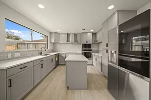 3010 Manila Ln, Houston, TX 77043 - Photo 8