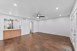 11515 Burdine St, Houston, TX 77035 - Photo 14