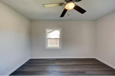 210 S Magnolia Street, Highlands, TX 77562 - Photo 14