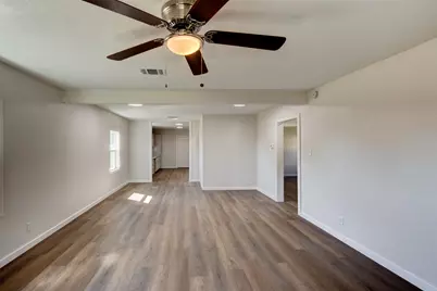 210 S Magnolia Street, Highlands, TX 77562 - Photo 8
