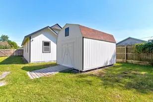 210 S Magnolia St, Highlands, TX 77562 - Photo 22