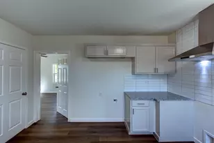 210 S Magnolia St, Highlands, TX 77562 - Photo 6