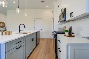 6135 Pacific Frst Dr, Houston, TX 77091 - Photo 16