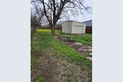 122 S Willow Street, Texas City, TX 77591 - Photo 2
