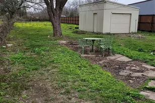 122 S Willow St, Texas City, TX 77591 - Photo 2