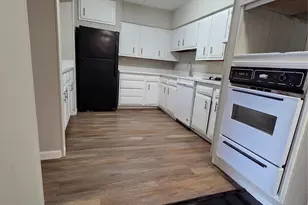 122 S Willow St, Texas City, TX 77591 - Photo 6