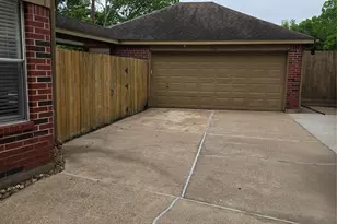 12018 McKinney Falls Ln, Sugar Land, TX 77498 - Photo 4