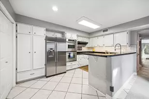11521 Riverview Dr, Houston, TX 77077 - Photo 10