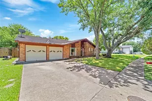 5123 Shady Oaks Ln, Friendswood, TX 77546 - Photo 1